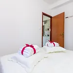 Melany Apartman *